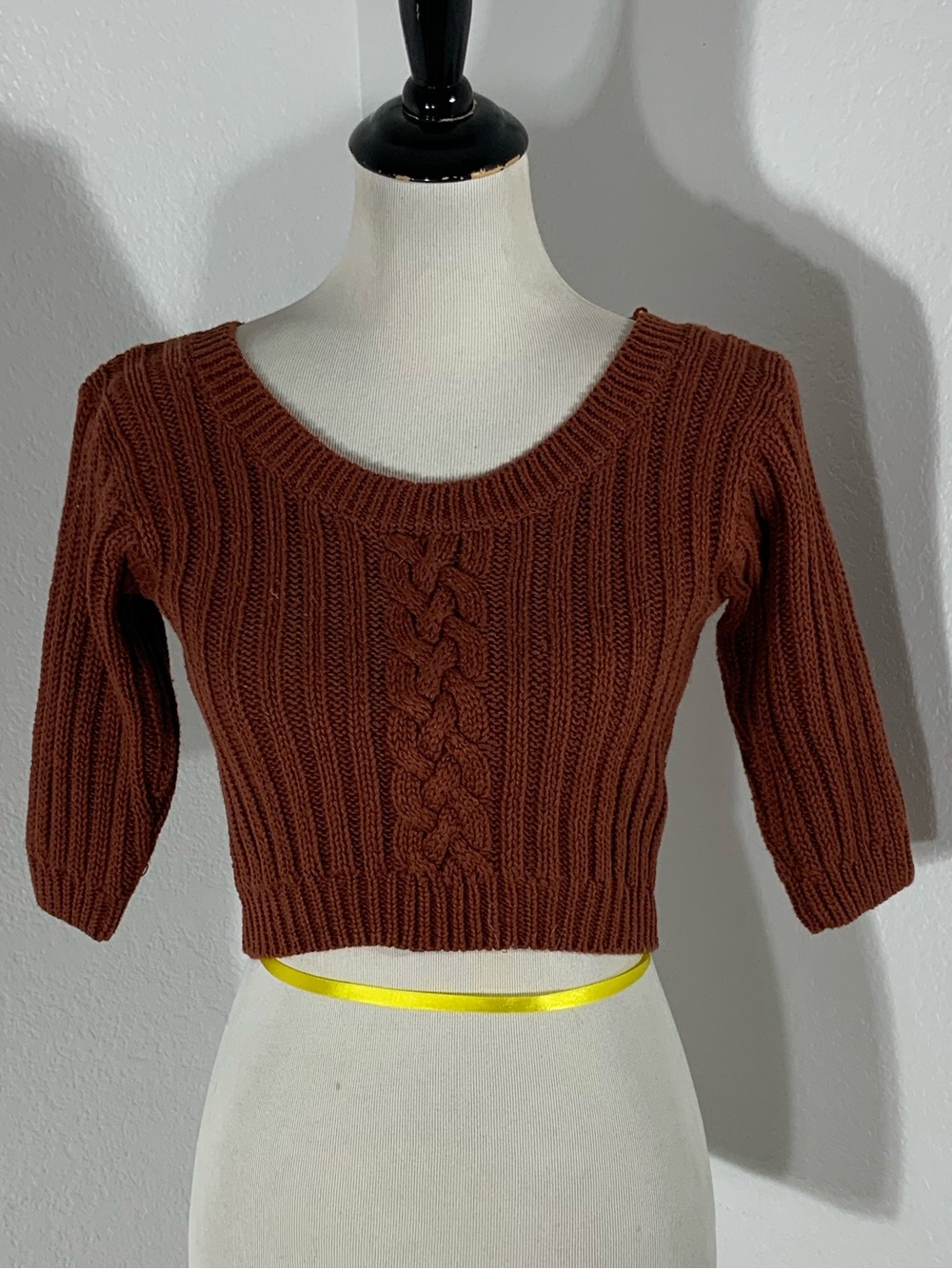 Contempo Casuals Women’s Rust Short Sleeve Cropped Cable Knit Sweater - GUC -Med